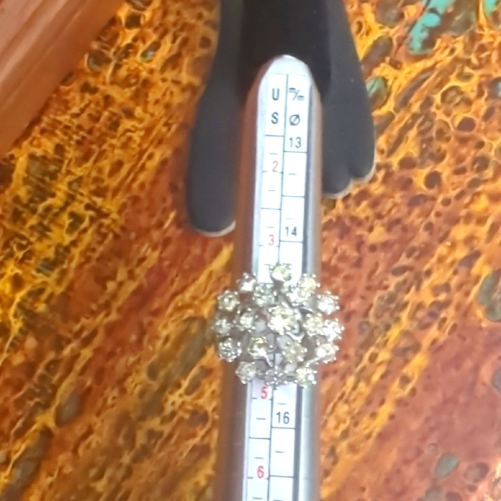 Vintage Austrian Crystal Snowflake Cluster Cocktail Ring | 18K HGE Electroplate - Picture 6 of 8